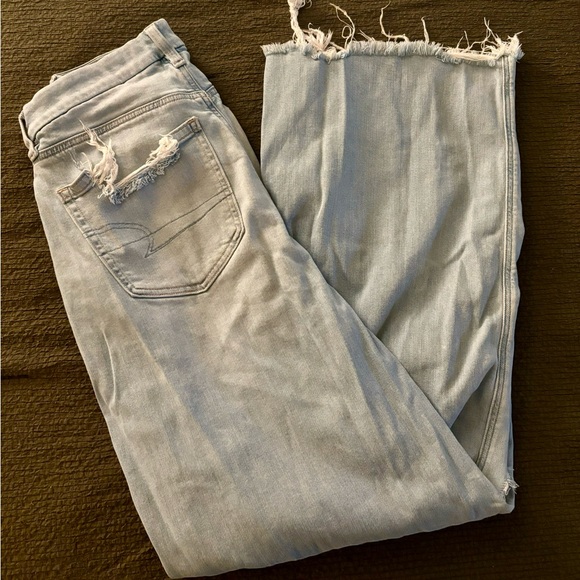 AE Dreamy Drape Stretch Curvy Super High-Waisted
Ripped Baggy Wide-Leg Jean - Picture 4 of 9